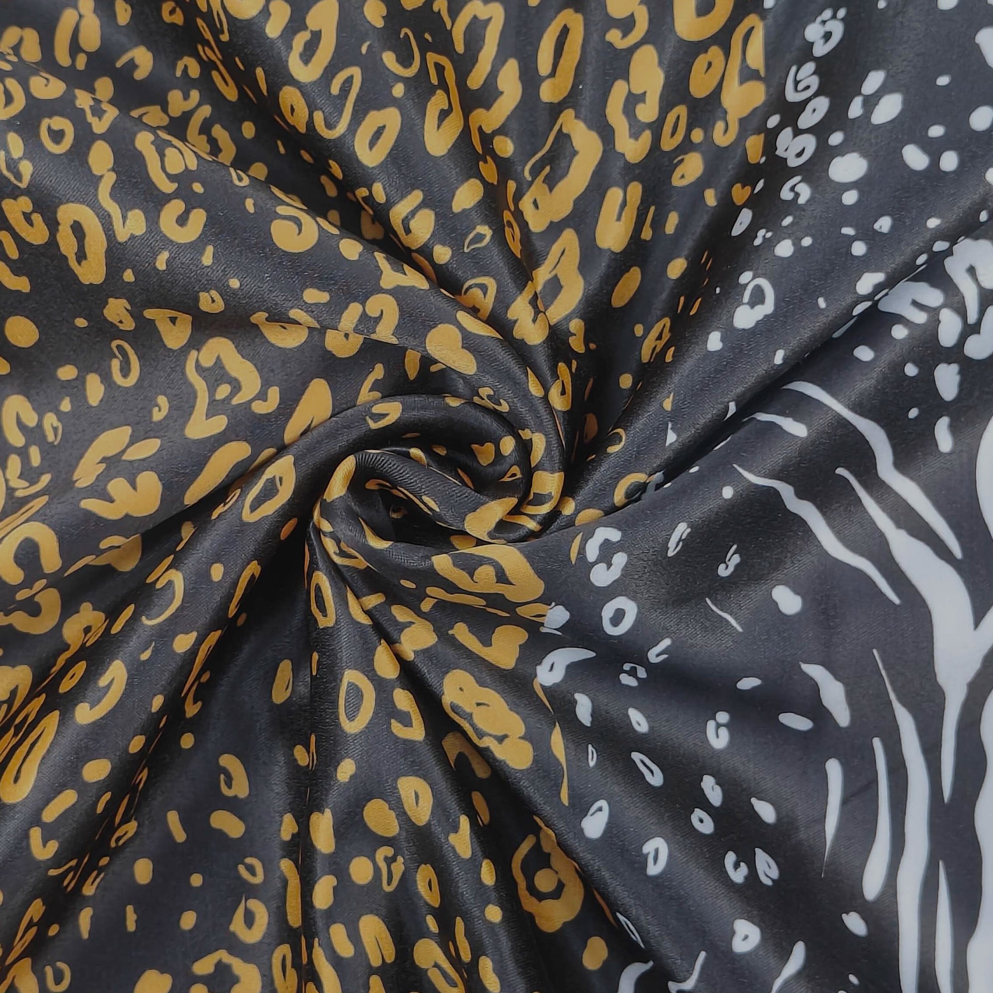 Eternal Chase Enriched Cotton Bedsheet Set